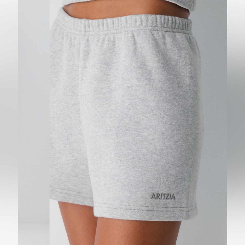 Aritzia
Cozy Sweatfleece Perfect Hi-rise Mini Short - Picture 4 of 9